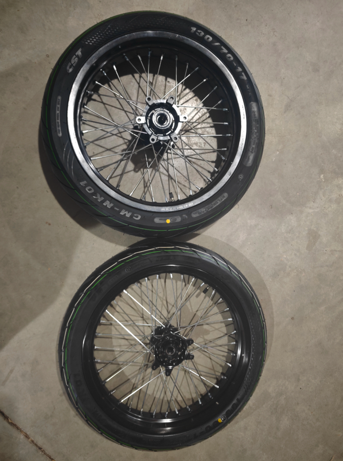 Ultra Bee Supermotos (17in)
